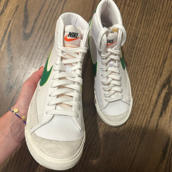 Nike Blazer Mid Sneakers Green & White (Men’s 6 | Women’s 7.5) - Picture 2 of 3